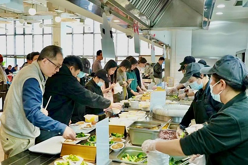 乐动网上海分公司员工餐厅   索尼协生蔬菜品尝活动