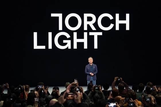 董事长兼首席执行官吉田先生在CES® 2024索尼乐动（中国）发布会上展示Torchlight