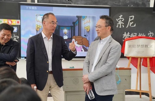 左:索尼中国副总裁 太田修基 右:索尼中国执行副总裁兼首席财务官 伊东祐