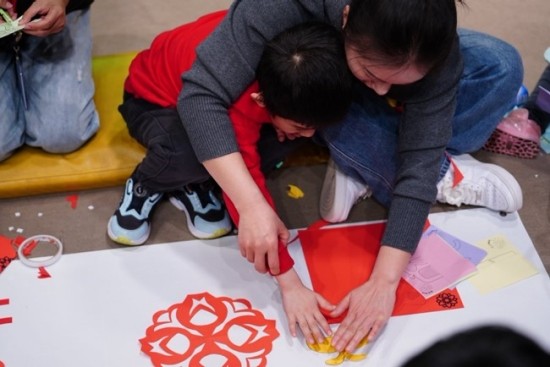 “星”途相伴,“纸”为你开 索尼员工志愿者活动在北京举行,助力特殊教育儿童梦想启航